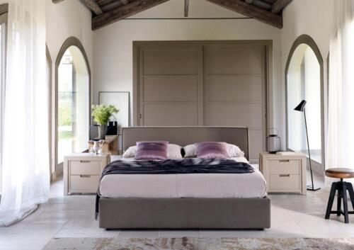Devina Nais letto Space