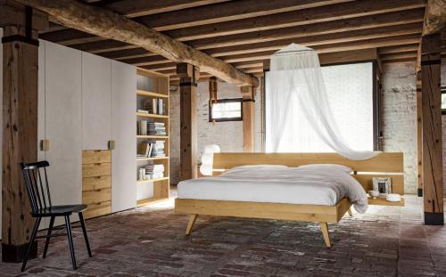 Scandola - camera da letto Maestrale in legno chiaro